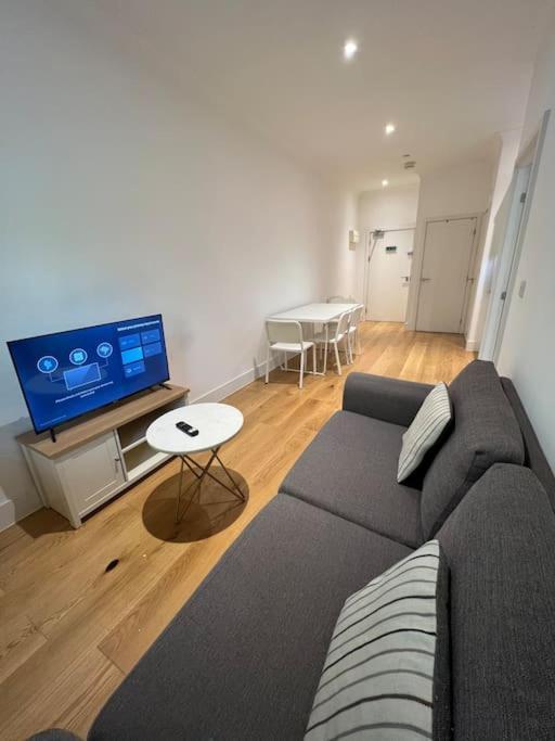 Cozy Modern Apartment In Croydon Central Екстер'єр фото