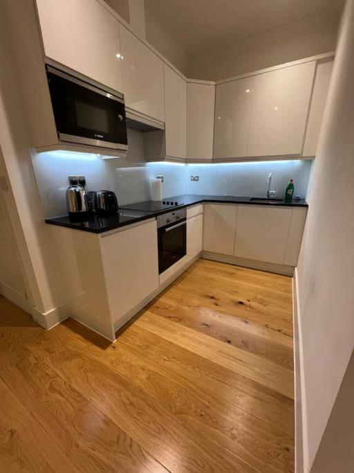 Cozy Modern Apartment In Croydon Central Екстер'єр фото