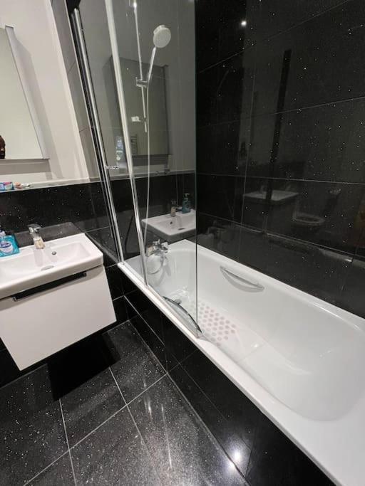 Cozy Modern Apartment In Croydon Central Екстер'єр фото