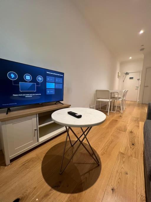 Cozy Modern Apartment In Croydon Central Екстер'єр фото