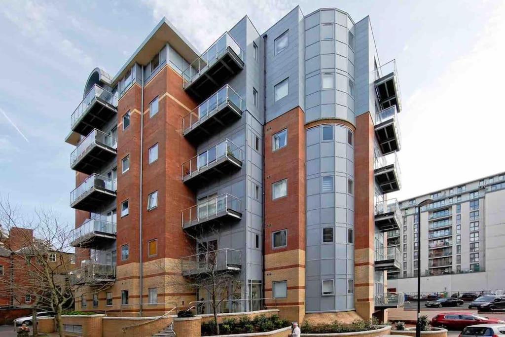 Cozy Modern Apartment In Croydon Central Екстер'єр фото