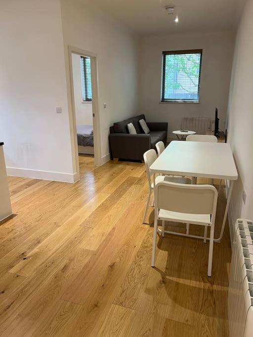 Cozy Modern Apartment In Croydon Central Екстер'єр фото