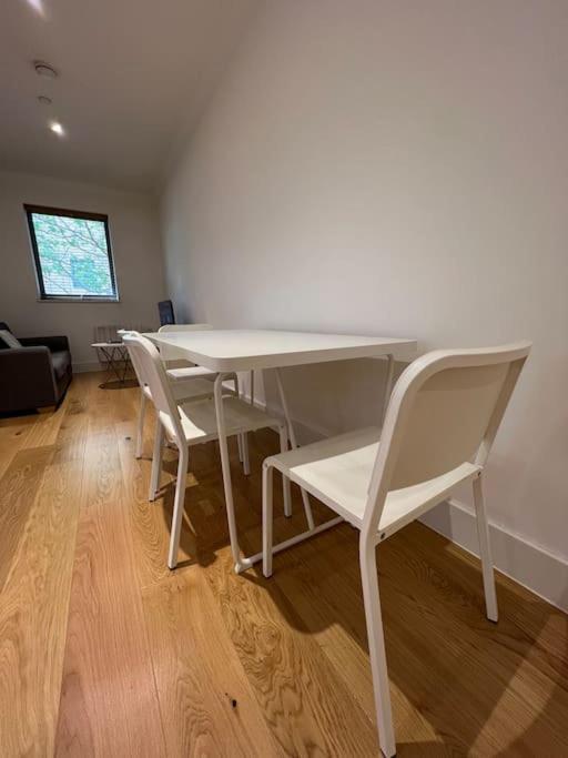 Cozy Modern Apartment In Croydon Central Екстер'єр фото